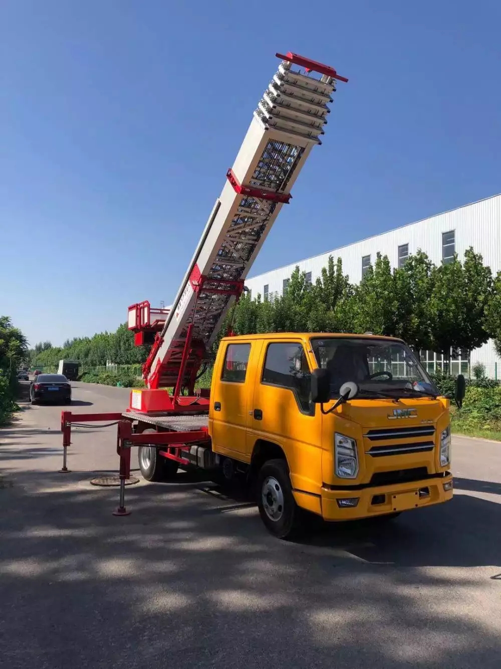 永清县附近的云梯车出租服务：轻松解决高空作业需求