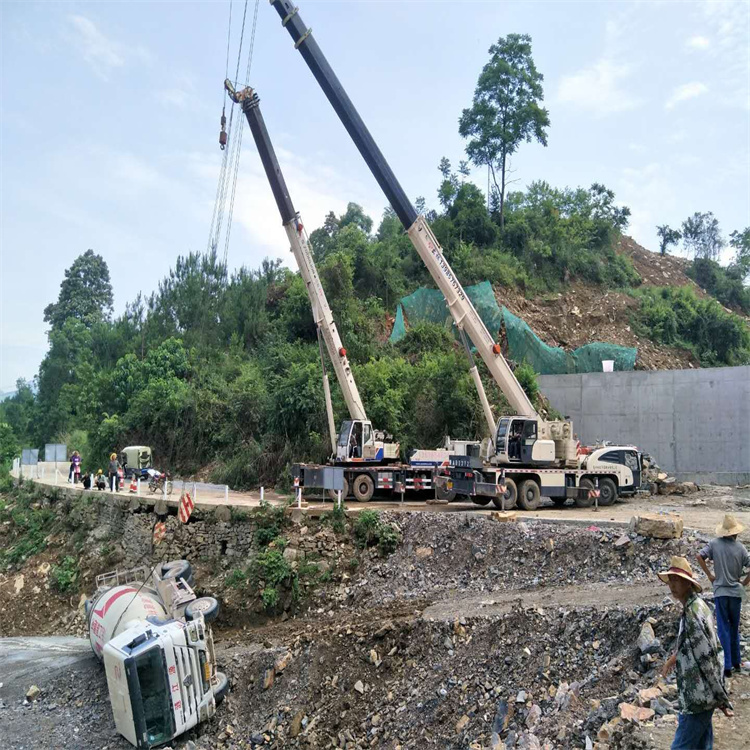 永清县汽车掉沟里叫吊车救援要多少钱