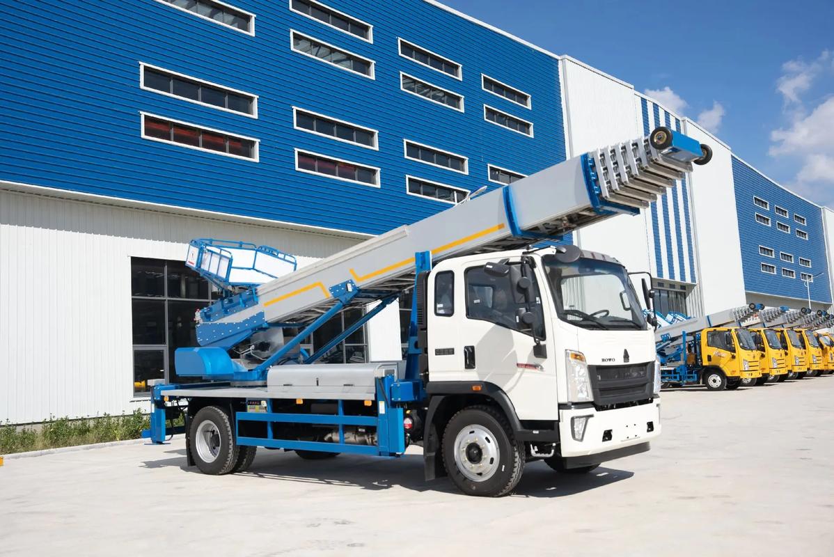 永清县出租云梯车高空作业车 建筑垃圾搬运